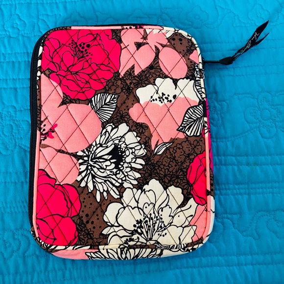 Vera Bradley NWOT Mocha Rouge case - Picture 3 of 5